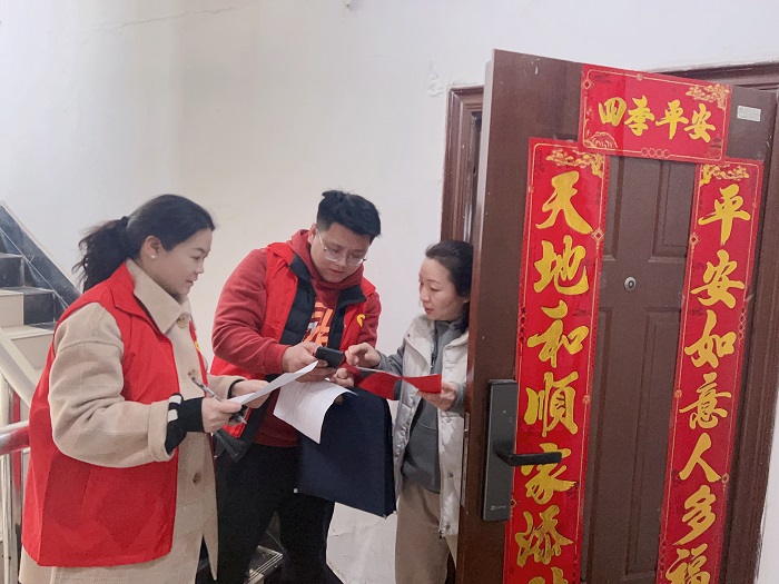 九江市赣鄱砂业集团志愿者进社区开展 创建问卷调查活动